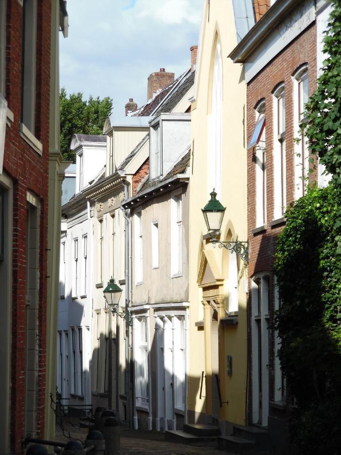 Hus Bed and Breakfast Leeuwarden Eksteriør billede